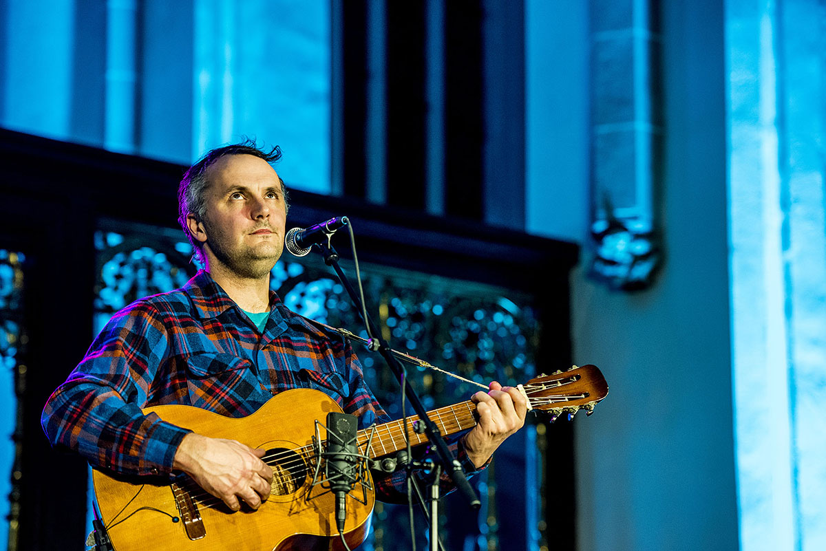Phil Elverum's The Microphones announce 'Foghorn Tape' LP featuring "100% background noise"